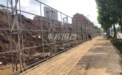 金屬圍擋安裝費(fèi)多少錢一米？