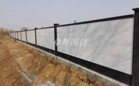 金屬圍擋如何考慮無障礙通行需求？