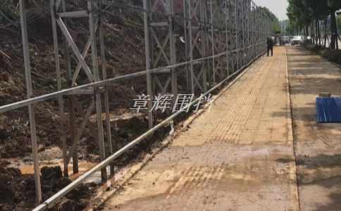 金屬圍擋是否需要工程師進行評估和設(shè)計？