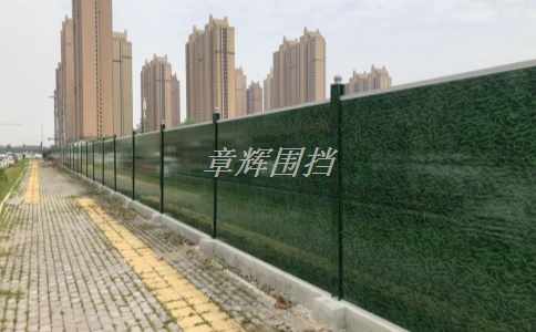 金屬?lài)鷵跖c普通圍擋的區(qū)別和聯(lián)系是什么？